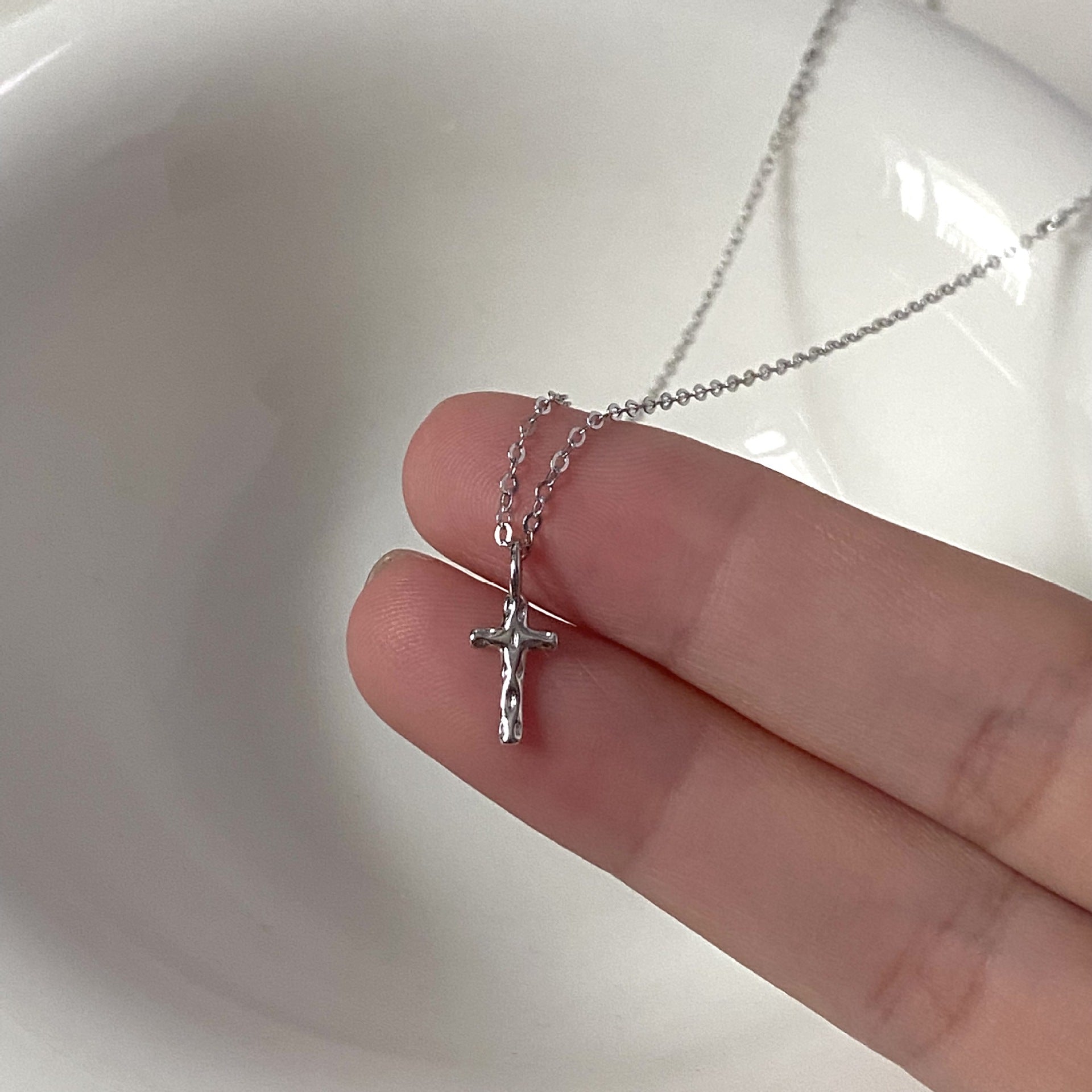 925 Sterling Silver Cross Necklace | 18K Gold Hammer Pattern Minimalist Clavicle Chain